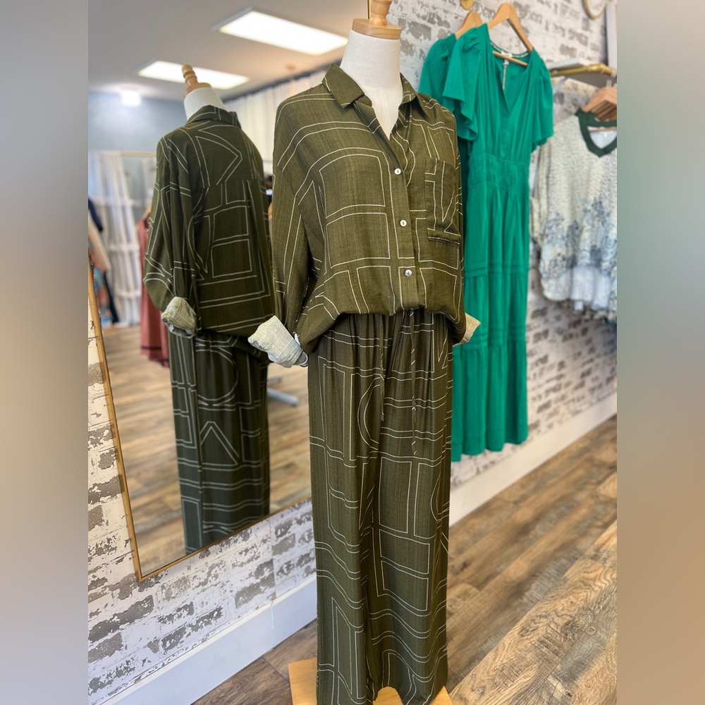 Olive Green Geometric Button-Up Shirt and Pants Set Entro Brand Size Medium
